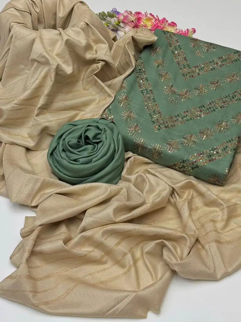 WINTER COLLECTION  Beautiful & Elegant Style  dhanak Bareeze Embroidered Shirt & Trouser With Dhanak Marina Velvet Border Shawl 3 Pc Dress